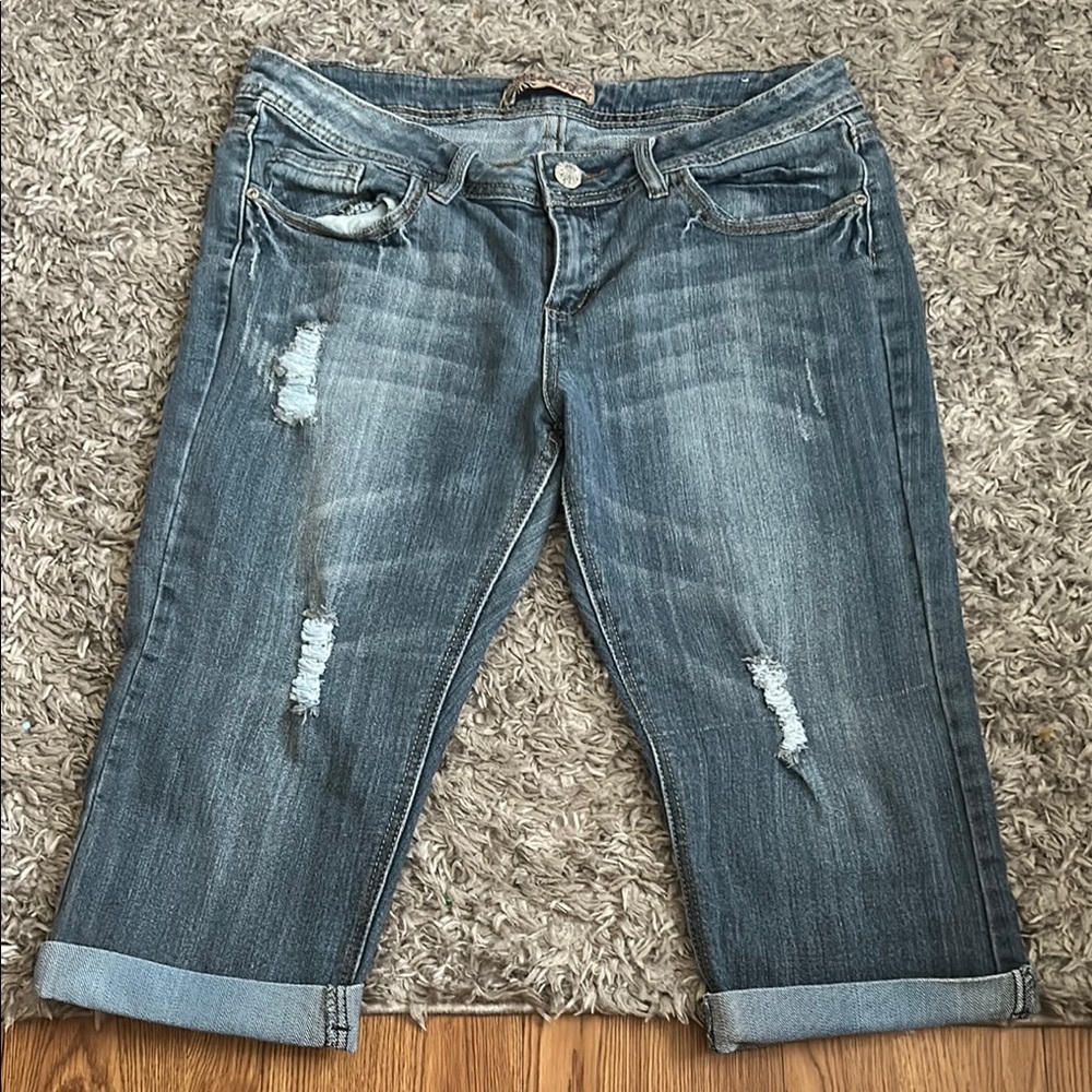 Wallflower Blue Distressed Capris Vintage Style